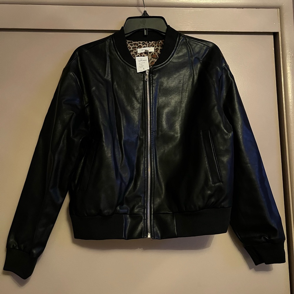Black faux leather jacket. Size small. Comfy. New with tags. Never used.